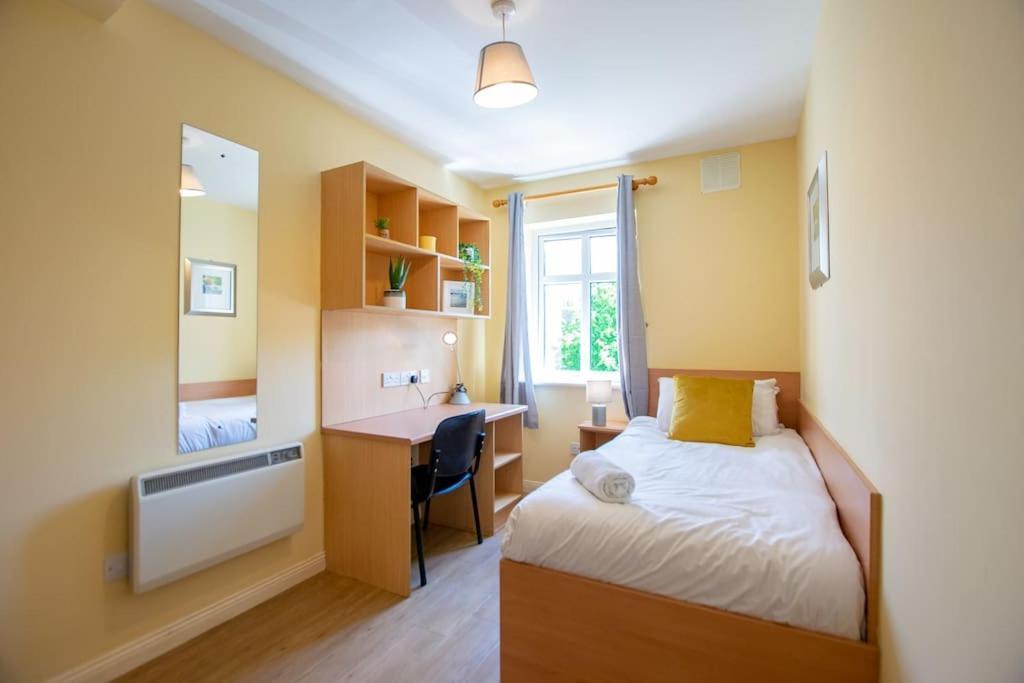 Casa vacanze 103 - The Townhouse At Gort Na Coiribe By Shortstays *